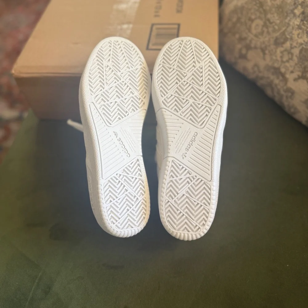 Adidas Tyshawn Low – White/Beige Men’s 7/ Women’s 8 • Brand New w/ Tags + Box